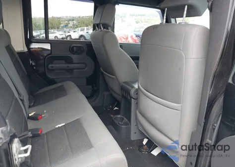 2010 Jeep Wrangler Unlimited Sport z USA, uszkodzony, nr VIN 1J4BA3H12AL102415